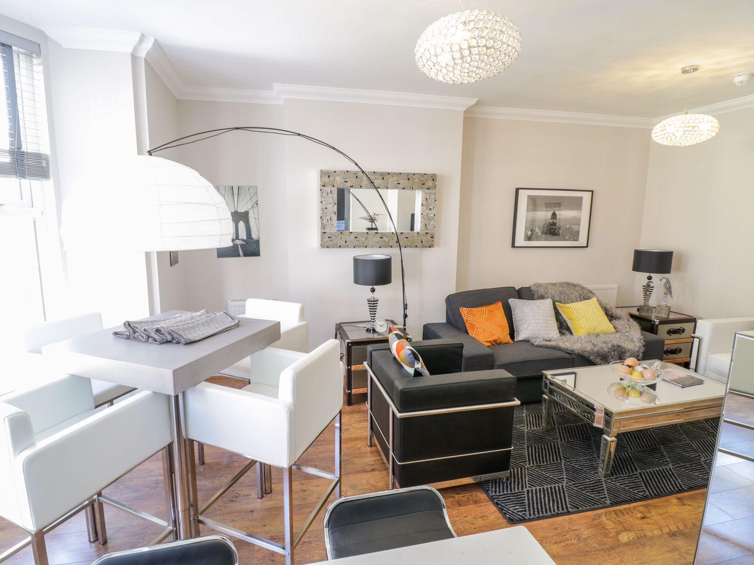 Midtown - Manhattan House Llandudno Extérieur photo